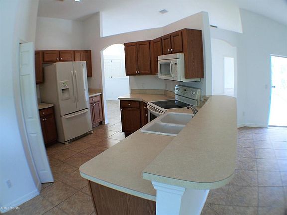 5th image of 3033 Tropical Cir SE