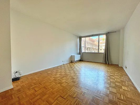 Rented by Addison Property Group | media 10