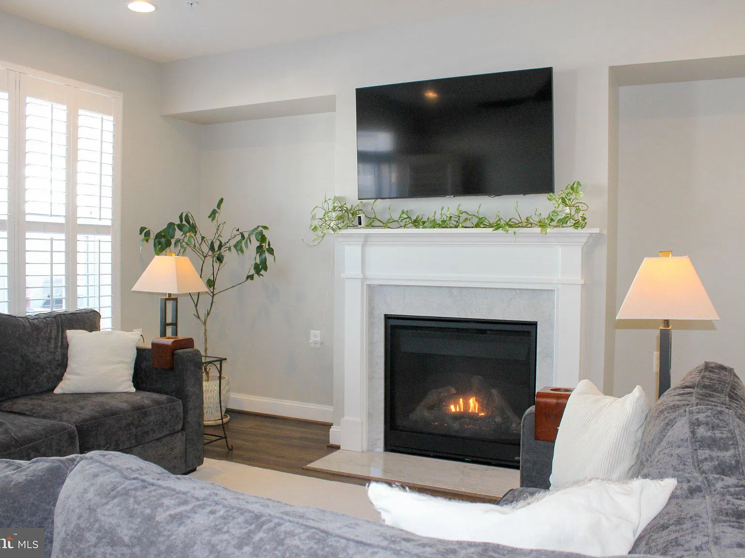 4 bed, 5.0 bath, 2900 sqft, $3,600 — Photo 3