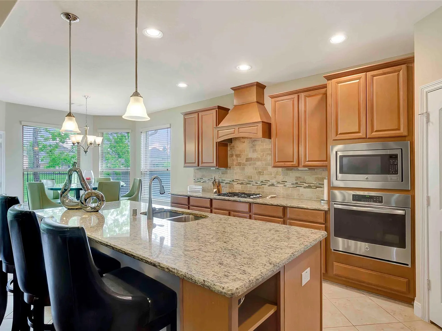 4 bed, 3.5 bath, 3207 sqft, $4,000 — Photo 4