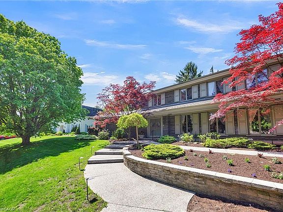 4th image of 61 Huntley Cres