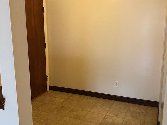 4th image of 580 Bridge St #D