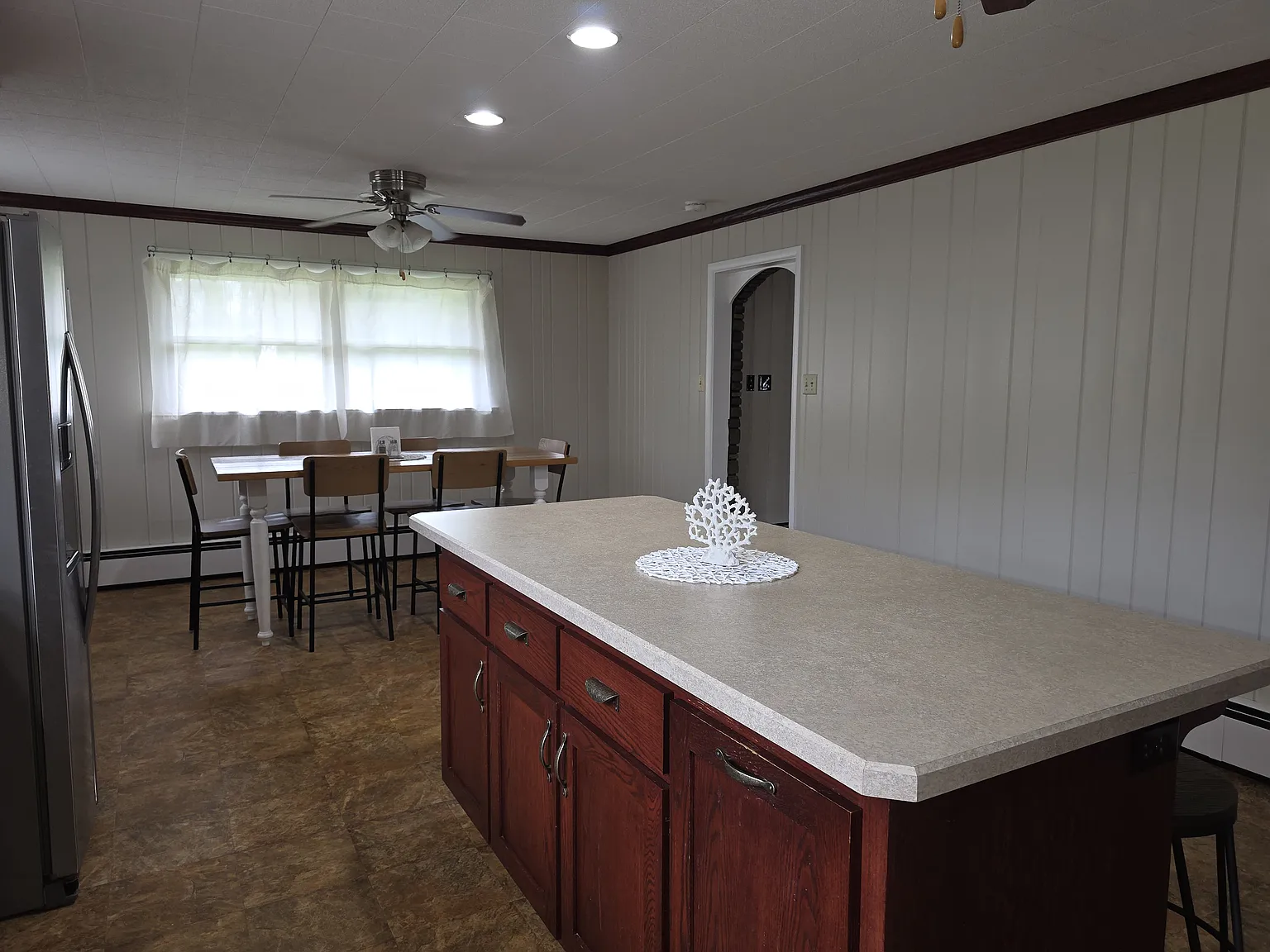 3 bed, 1.5 bath, 1900 sqft, $3,500 — Photo 3