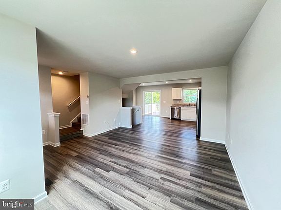 3rd image of 105 Williams St