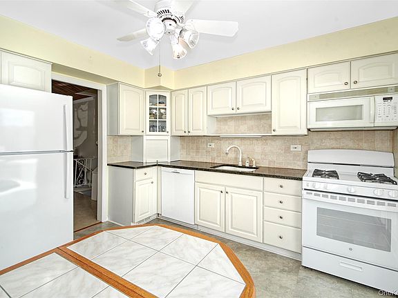 3rd image of 107 Parkview Road