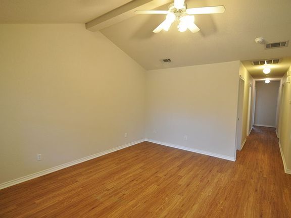 4th image of 929 Crepe Myrtle St #0
