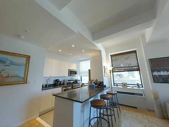 3rd image of 99 John St APT 1902