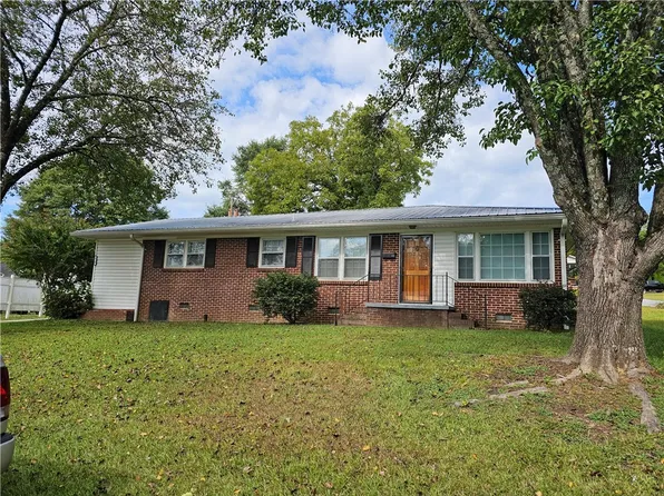 510 S John St, Walhalla, SC 29691