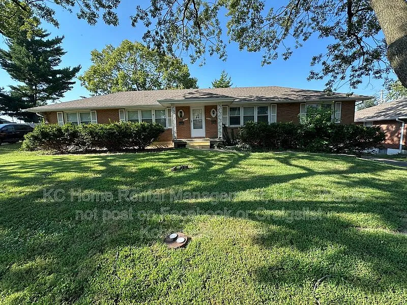 2 bed, 1.0 bath, 1000 sqft, $1,050 — Photo 1