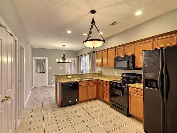 4th image of 1278 Oak Creek Dr