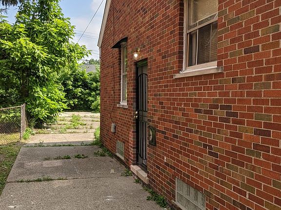 2nd image of 15505 Eastburn St