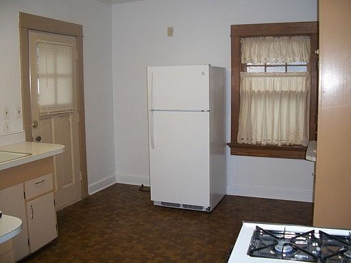 4th image of 2319 Eastview Ave