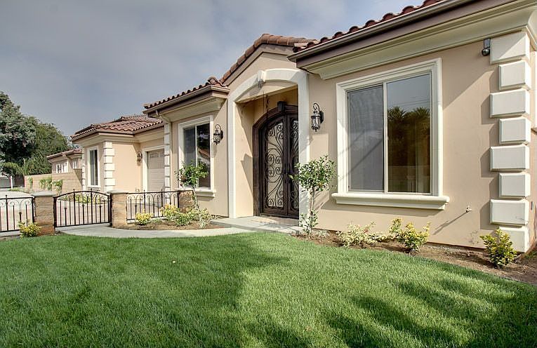 1st image of 5722 Primrose Ave