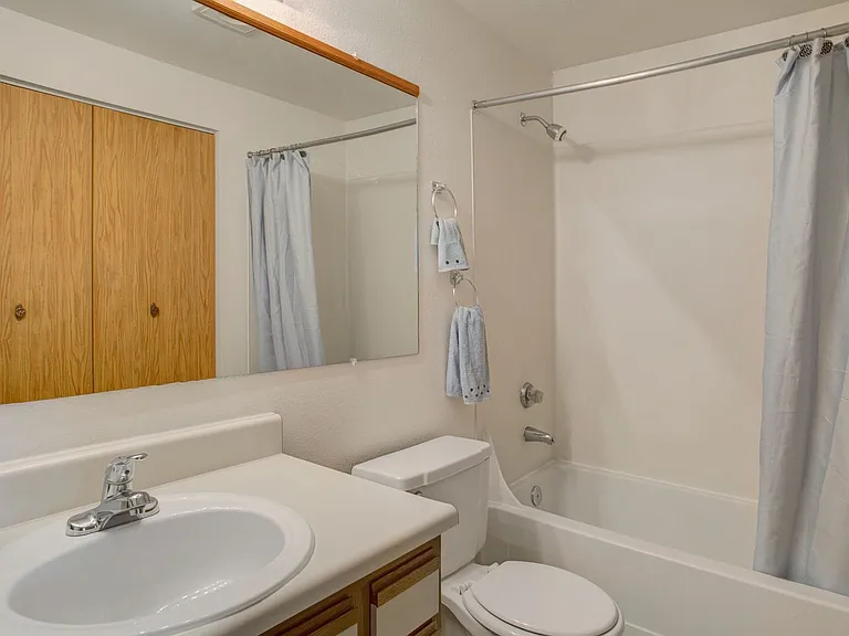 Glenbrook Apartments — Photo 30