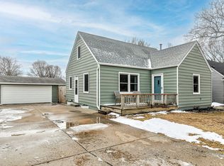 1820 Vine St, West Des Moines, IA 50265