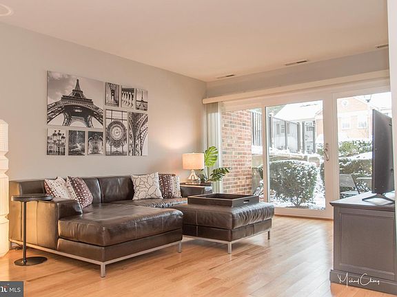 2nd image of 886 College Pkwy #10