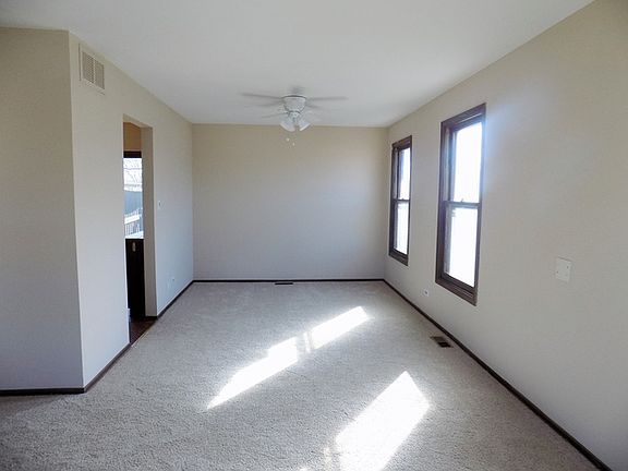 5th image of 312 Byron Ave