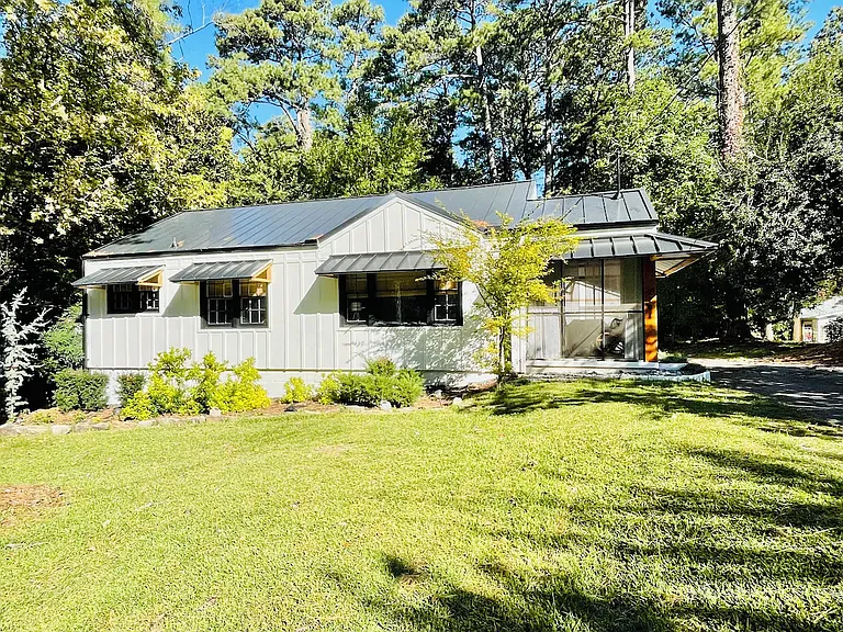 2191 E Lee Rd SE — Photo 1