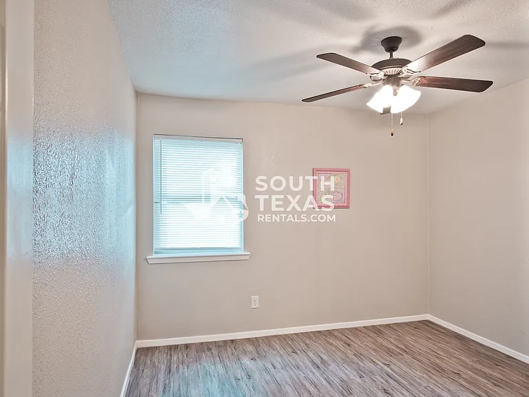 301 Westwood Dr #G — Photo 12