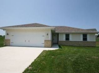 509 Cork Dr NW, Cascade, IA 52033