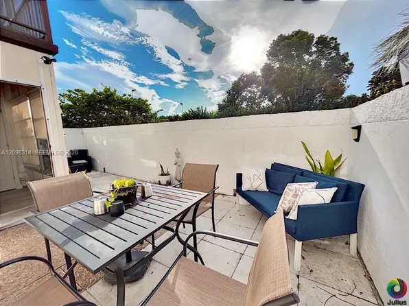 7100 NW 17th St APT 112, Plantation, FL 33313