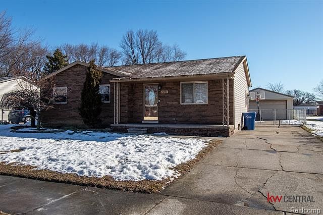 1st image of 25280 Lorraine Ave
