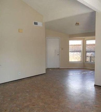 4th image of 832 El Arco Dr