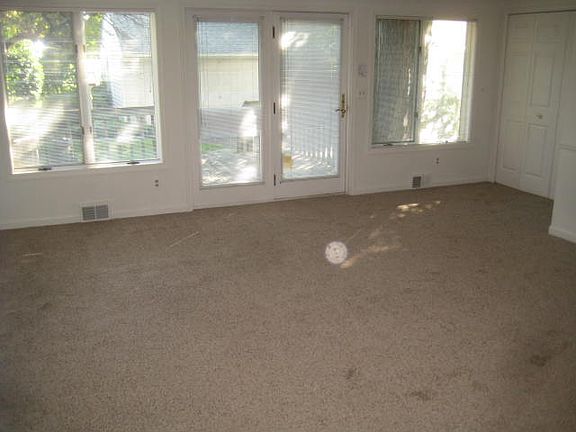 5th image of 421 Hillcrest Ave