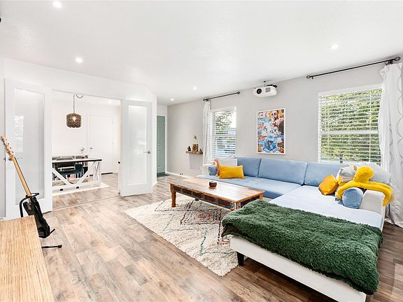 4th image of 102 Woodley Rd