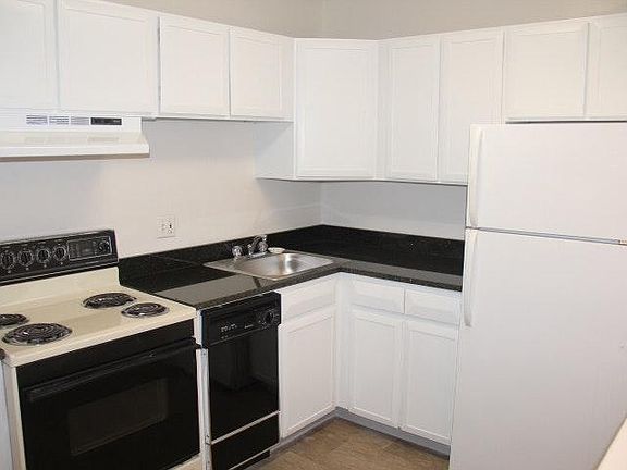 5th image of 909 N Pearl St APT 303