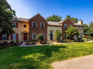 25 Woodsview Ln, Cincinnati, OH 45241