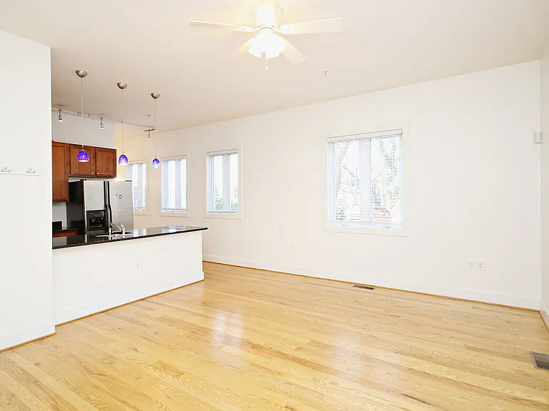 215 5th St SW #1D — Photo 1