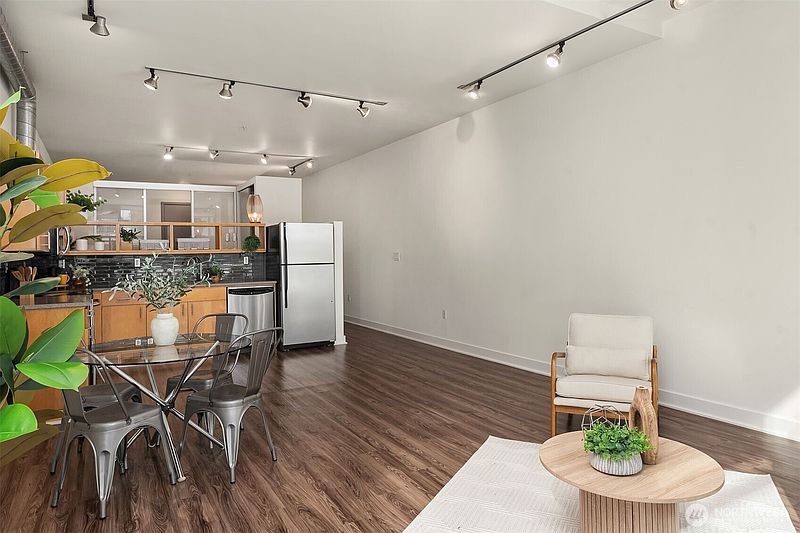 4th image of 2015 Terry Avenue #416
