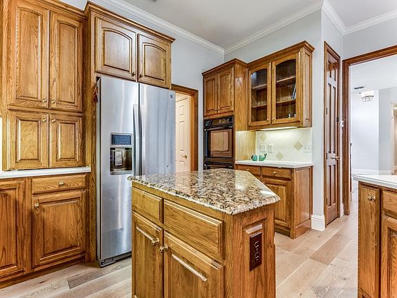 3rd image of 1129 Creekwood Dr