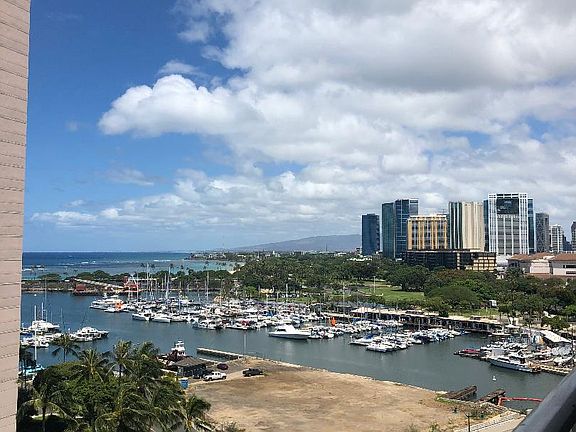 Ala Moana Beach Park five minutes away.