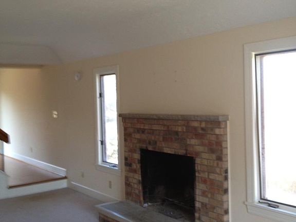 4th image of 15 Vista View Dr