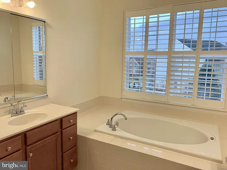 20242 Hidden Creek Ct — Photo 14