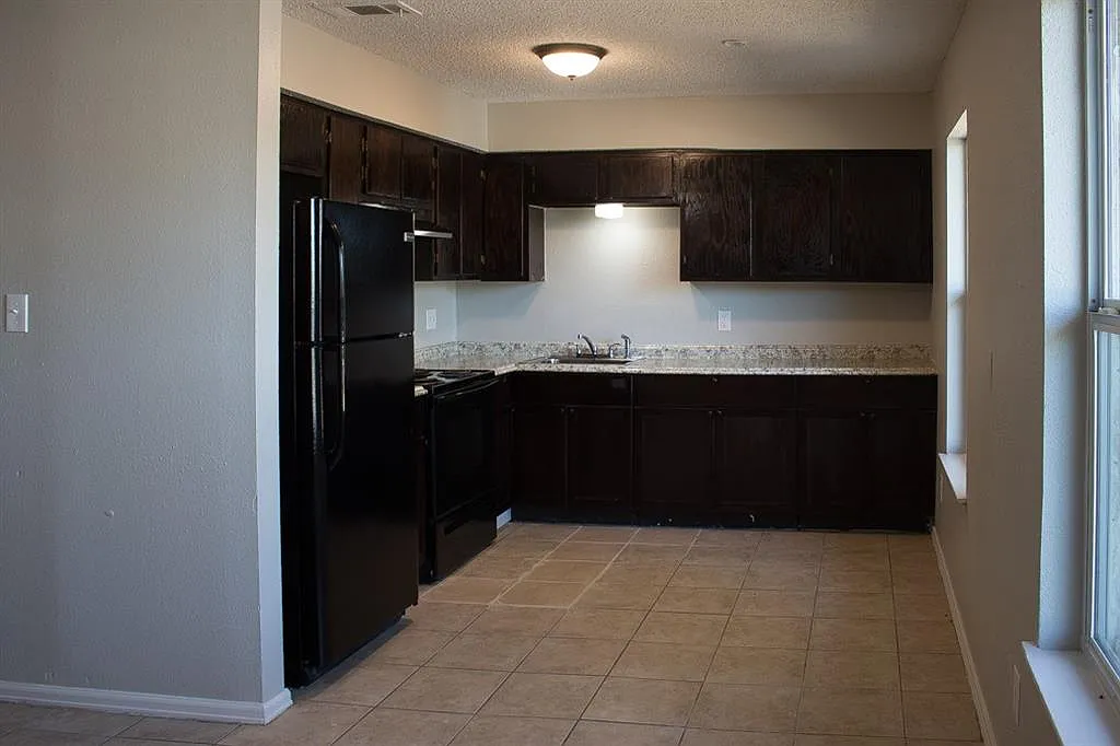 2 bed, 1075 sqft, $1,500 — Photo 1