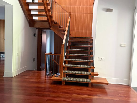 4th image of 158 Munro Blvd