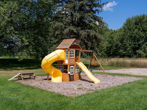 4th image of 1006 Clubhouse Dr