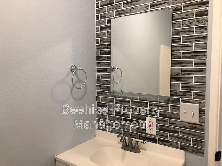149 N Phyllis #105 — Photo 8