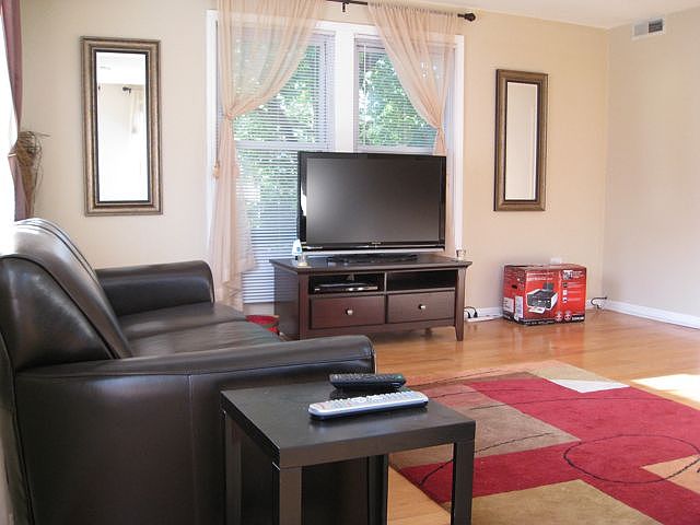 1st image of 3056 N Leavitt St APT 2W