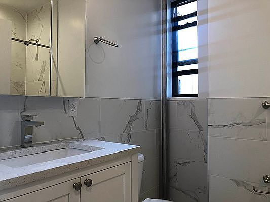 4th image of 170 Nagle Ave #507
