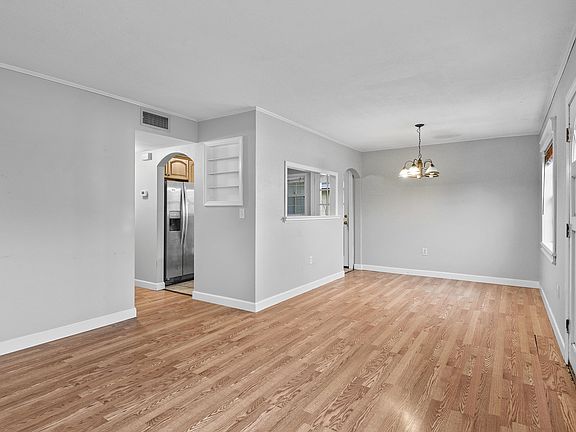 3rd image of 953 Wilma Ave