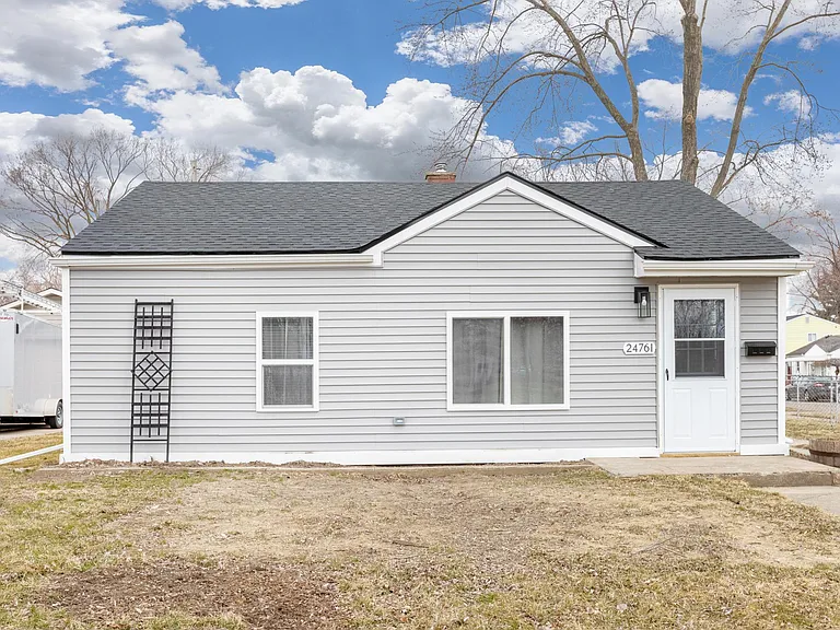 24761 Outer Dr — Photo 32