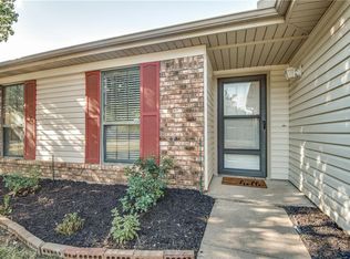 713 N Riverside Dr, Grapevine, TX 76051