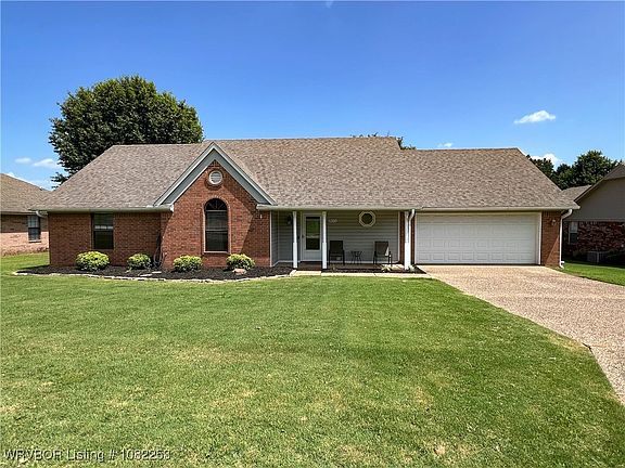 2nd image of 801 Northview Dr