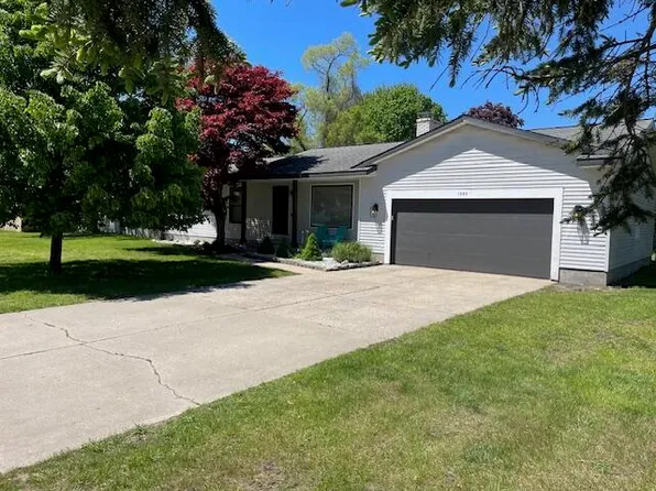 1560 Scranton Dr, Muskegon, MI 49441