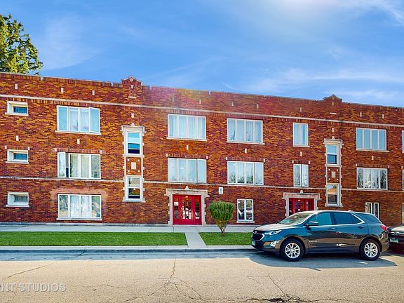 2nd image of 7001 W Altgeld St APT 1E