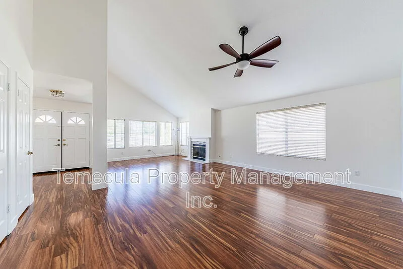 3 bed, 2.0 bath, 1775 sqft, $3,100 — Photo 3